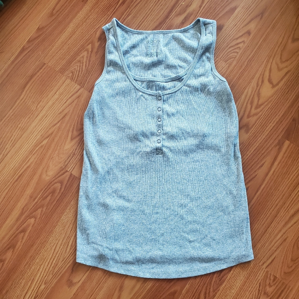 A glow maternity nursing top size small